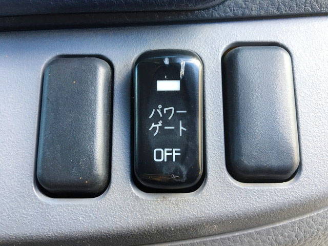 三菱ふそうキャンター平ボディ小型（2t・3t）[写真23]