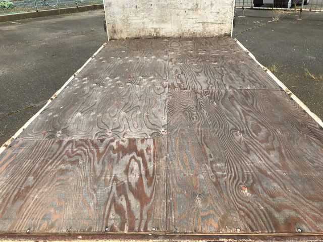 三菱ふそうキャンター平ボディ小型（2t・3t）[写真10]