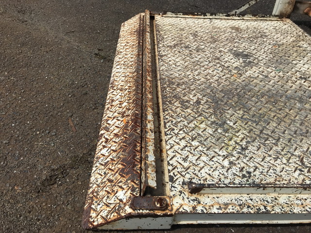 三菱ふそうキャンター平ボディ小型（2t・3t）[写真16]