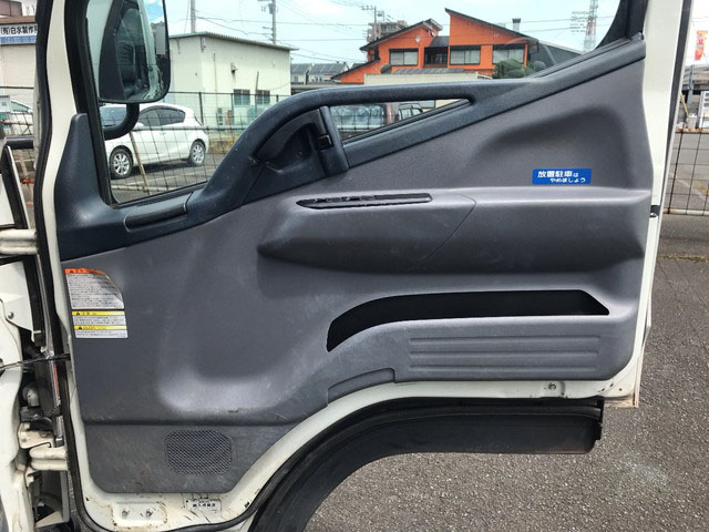 三菱ふそうキャンター平ボディ小型（2t・3t）[写真26]