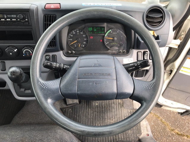 三菱ふそうキャンター平ボディ小型（2t・3t）[写真32]