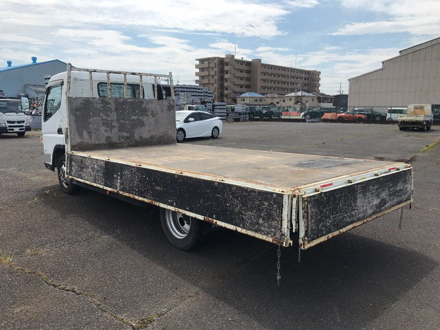 三菱ふそうキャンター平ボディ小型（2t・3t）[写真11]