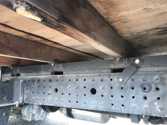 三菱ふそうキャンター平ボディ小型（2t・3t）[写真17]