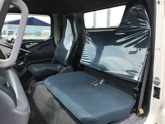 三菱ふそうキャンター平ボディ小型（2t・3t）[写真25]