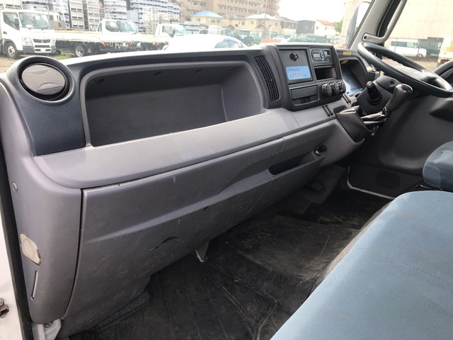 三菱ふそうキャンター平ボディ小型（2t・3t）[写真27]