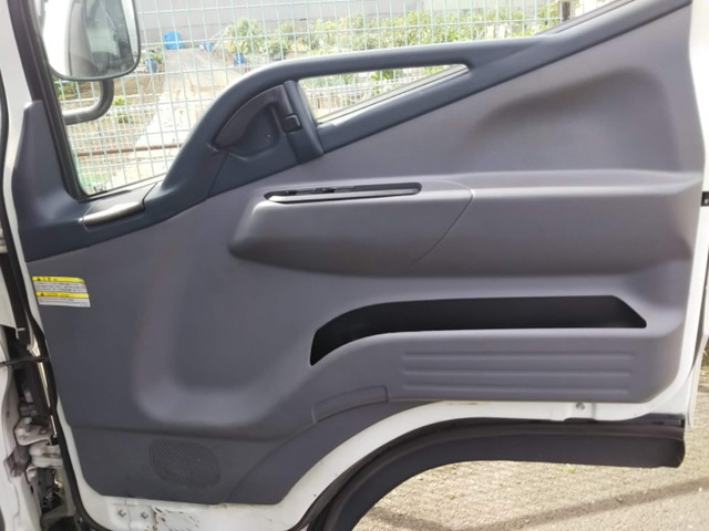 三菱ふそうキャンター平ボディ小型（2t・3t）[写真22]