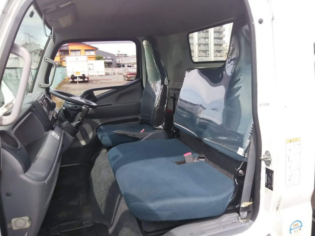 三菱ふそうキャンター平ボディ小型（2t・3t）[写真23]