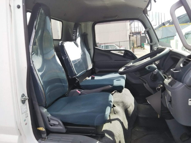 三菱ふそうキャンター平ボディ小型（2t・3t）[写真24]