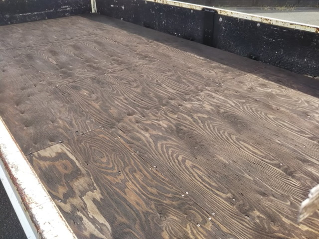 三菱ふそうキャンター平ボディ小型（2t・3t）[写真07]