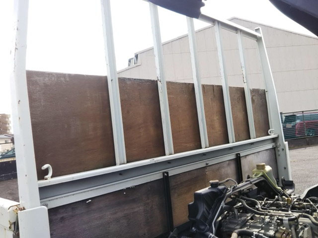 三菱ふそうキャンター平ボディ小型（2t・3t）[写真09]