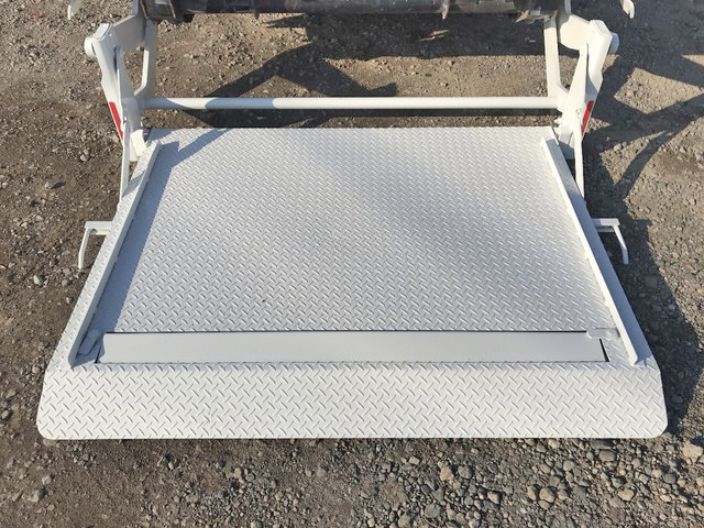 三菱ふそうキャンター平ボディ小型（2t・3t）[写真14]