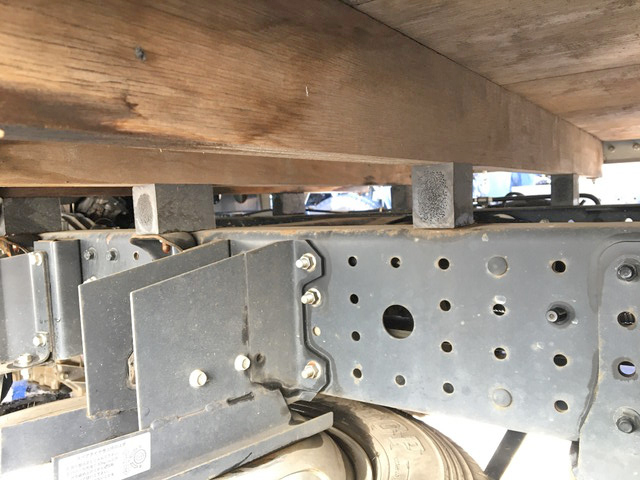 三菱ふそうキャンター平ボディ小型（2t・3t）[写真20]