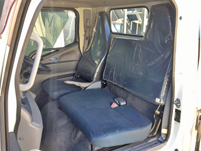 三菱ふそうキャンター平ボディ小型（2t・3t）[写真30]