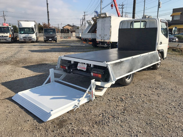 三菱ふそうキャンター平ボディ小型（2t・3t）[写真04]