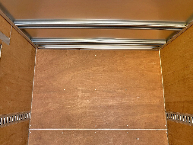 いすゞエルフアルミバン小型（2t・3t）[写真11]