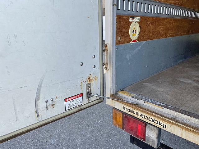 いすゞエルフアルミバン小型（2t・3t）[写真12]
