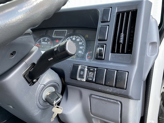 いすゞエルフアルミバン小型（2t・3t）[写真29]