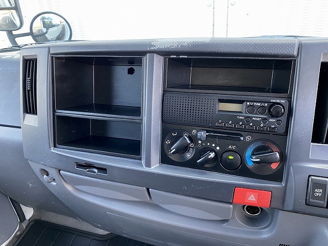 いすゞエルフアルミバン小型（2t・3t）[写真32]