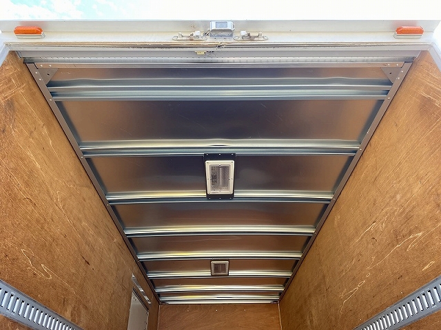 いすゞエルフアルミバン小型（2t・3t）[写真09]