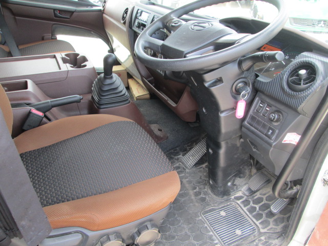 日野レンジャー冷凍車（冷蔵車）中型（4t）[写真14]