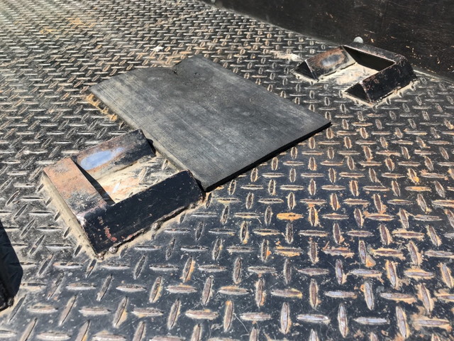 三菱ふそうキャンター平ボディ小型（2t・3t）[写真04]