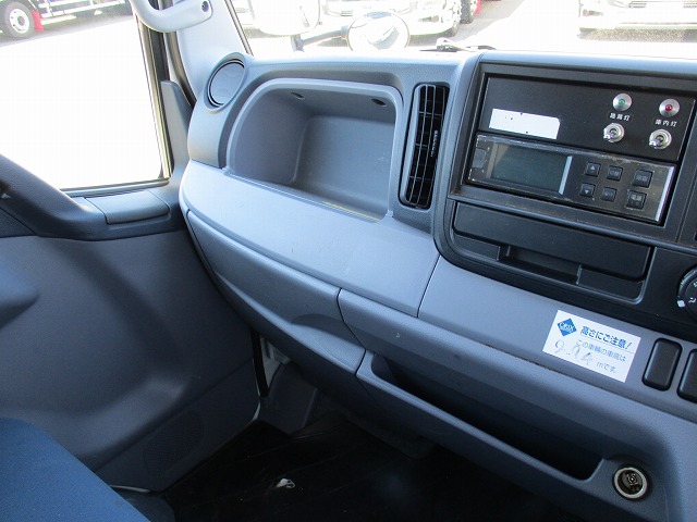 三菱ふそうキャンター冷凍車（冷蔵車）小型（2t・3t）[写真06]