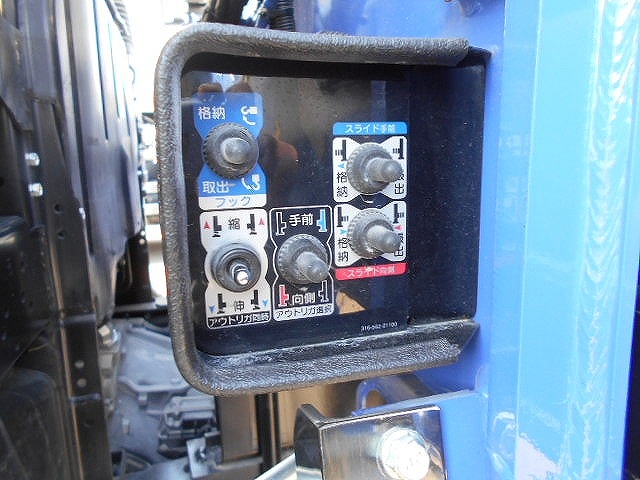 三菱ふそうスーパーグレートセルフクレーン4段大型（10t）[写真14]