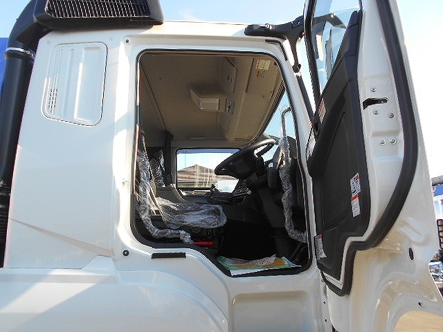 三菱ふそうスーパーグレートセルフクレーン4段大型（10t）[写真30]