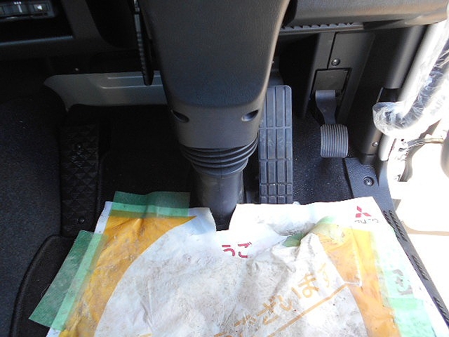 三菱ふそうスーパーグレートセルフクレーン4段大型（10t）[写真33]