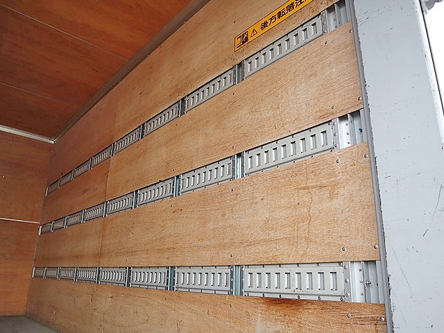 いすゞエルフアルミバン小型（2t・3t）[写真10]