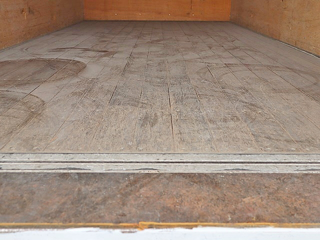 いすゞエルフアルミバン小型（2t・3t）[写真11]