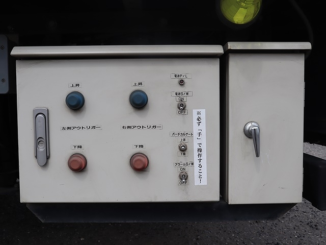 いすゞエルフアルミバン小型（2t・3t）[写真17]