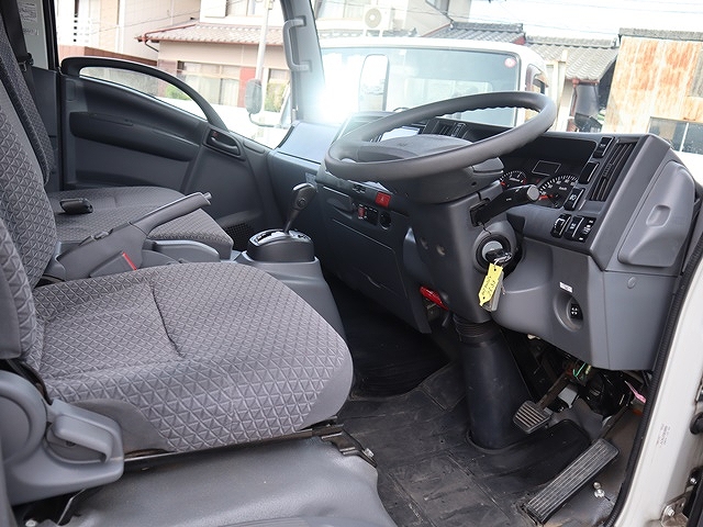 いすゞエルフアルミバン小型（2t・3t）[写真26]