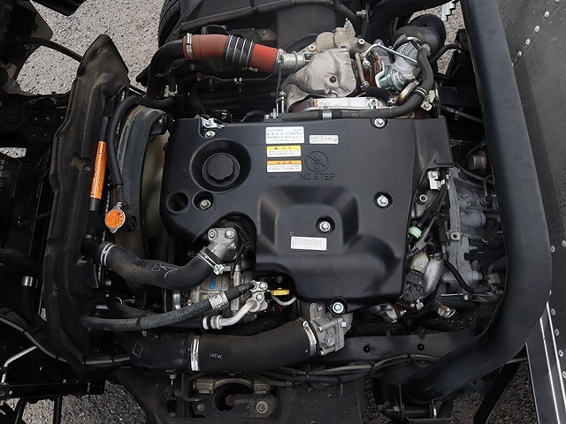 いすゞエルフアルミバン小型（2t・3t）[写真40]