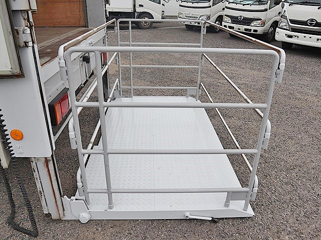 いすゞエルフアルミバン小型（2t・3t）[写真08]