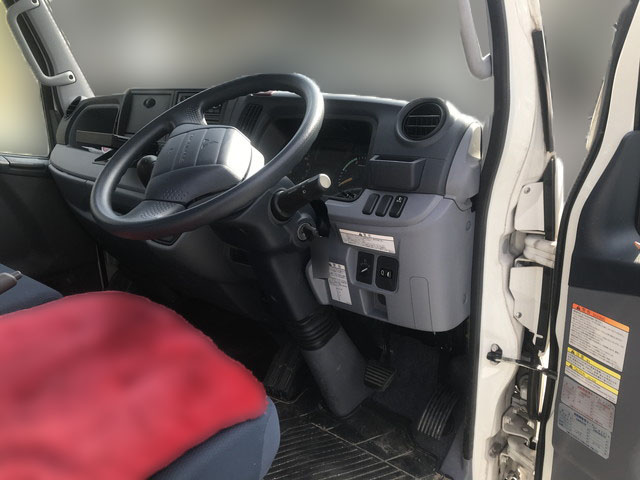 三菱ふそうキャンタークレーン3段小型（2t・3t）[写真28]