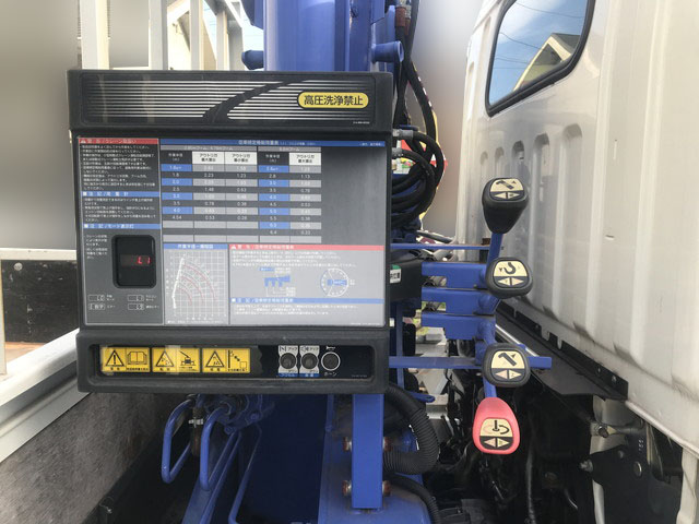 三菱ふそうキャンタークレーン3段小型（2t・3t）[写真09]