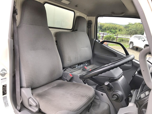 日野デュトロパネルバン小型（2t・3t）[写真31]