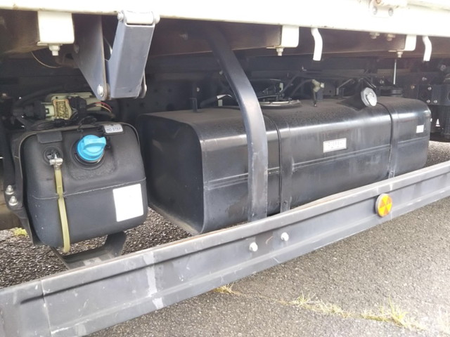 三菱ふそうキャンター平ボディ小型（2t・3t）[写真15]