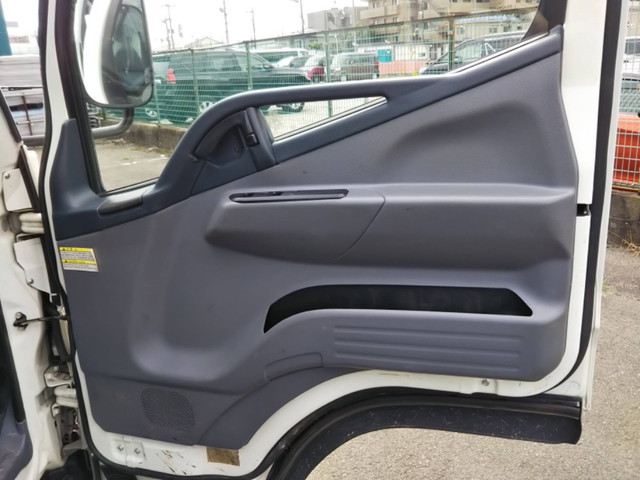 三菱ふそうキャンター平ボディ小型（2t・3t）[写真24]