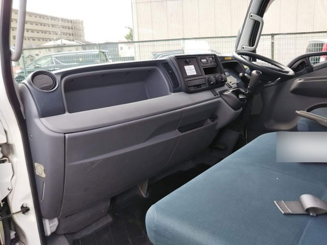 三菱ふそうキャンター平ボディ小型（2t・3t）[写真27]