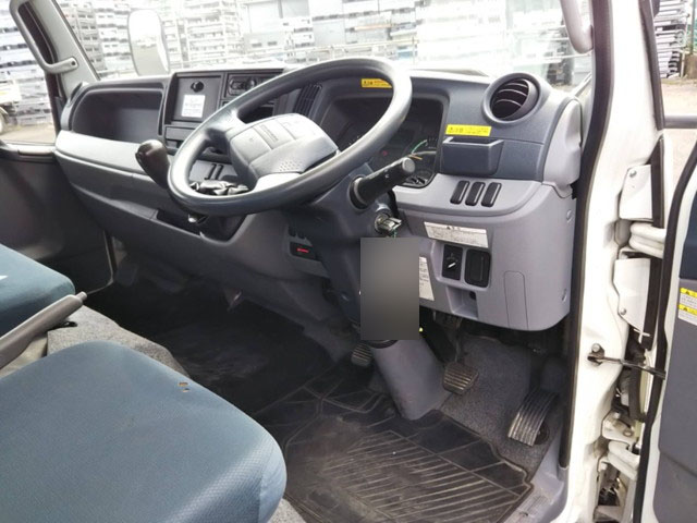 三菱ふそうキャンター平ボディ小型（2t・3t）[写真28]