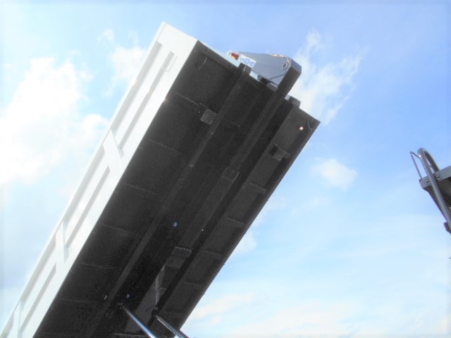 三菱ふそうスーパーグレートアームロール大型（10t）[写真10]