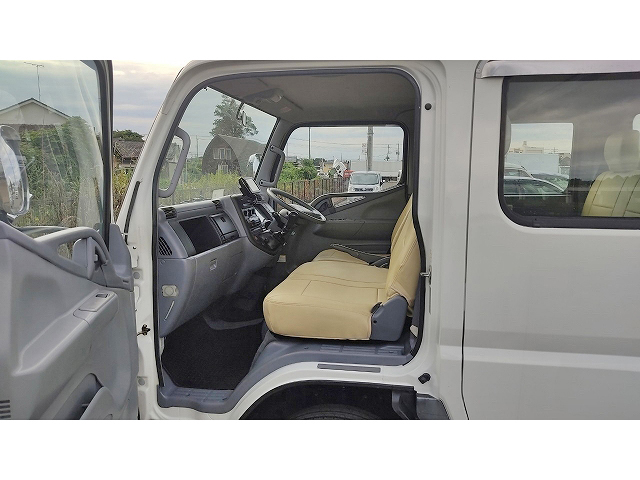 三菱ふそうキャンターガッツダブルキャブ（Wキャブ）小型（2t・3t）[写真10]