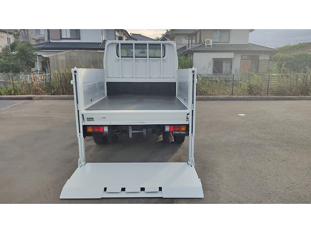 三菱ふそうキャンターガッツダブルキャブ（Wキャブ）小型（2t・3t）[写真08]