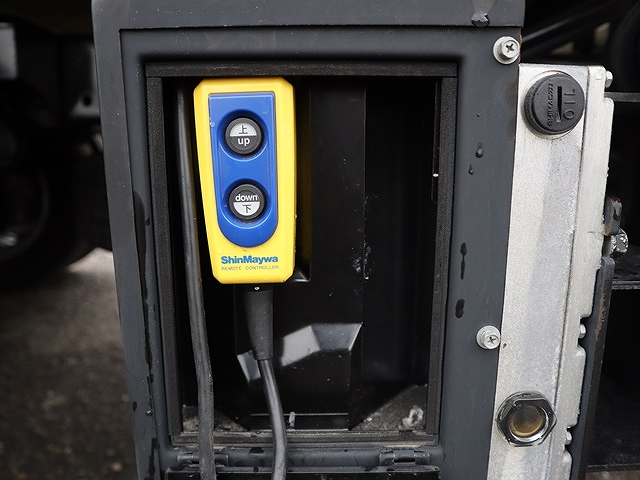 日野デュトロ平ボディ小型（2t・3t）[写真12]