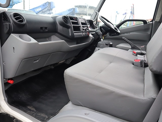 日野デュトロ平ボディ小型（2t・3t）[写真30]