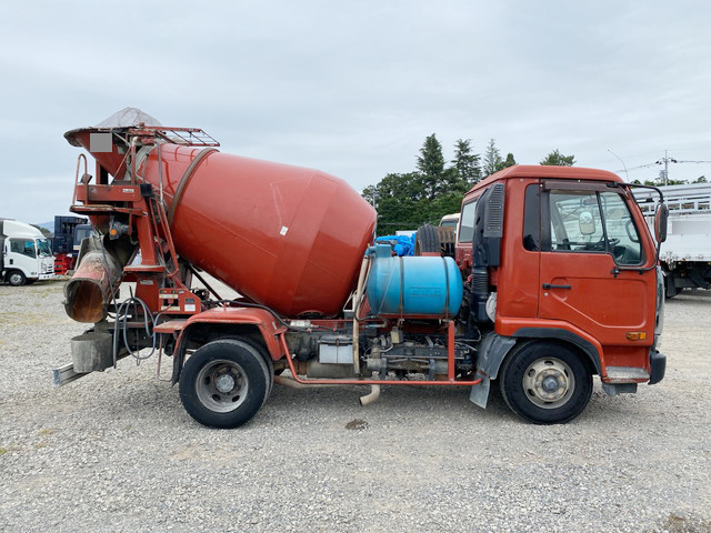 UDトラックスコンドルミキサー車（コンクリートミキサー）中型（4t）[写真06]