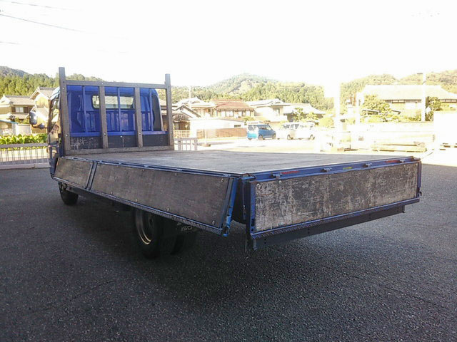 三菱ふそうキャンター平ボディ小型（2t・3t）[写真11]