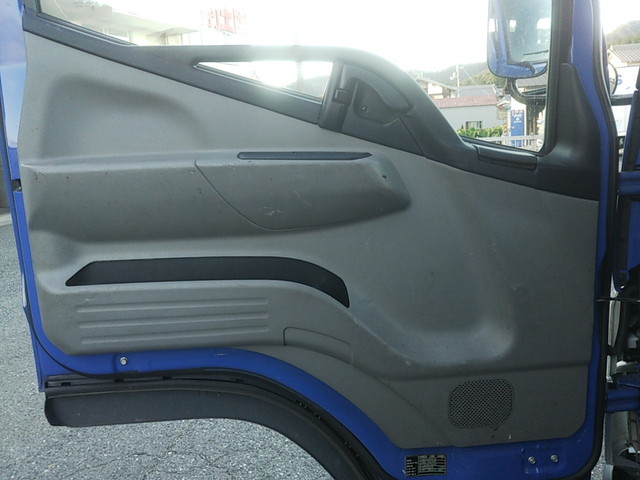 三菱ふそうキャンター平ボディ小型（2t・3t）[写真26]